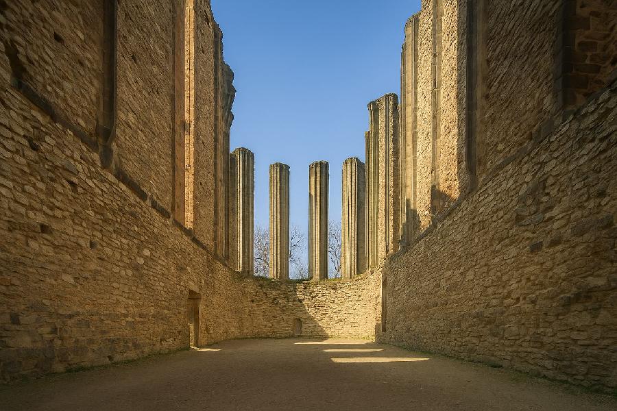Kamenné ticho Panenského Týnce: výlet do mystiky i historie