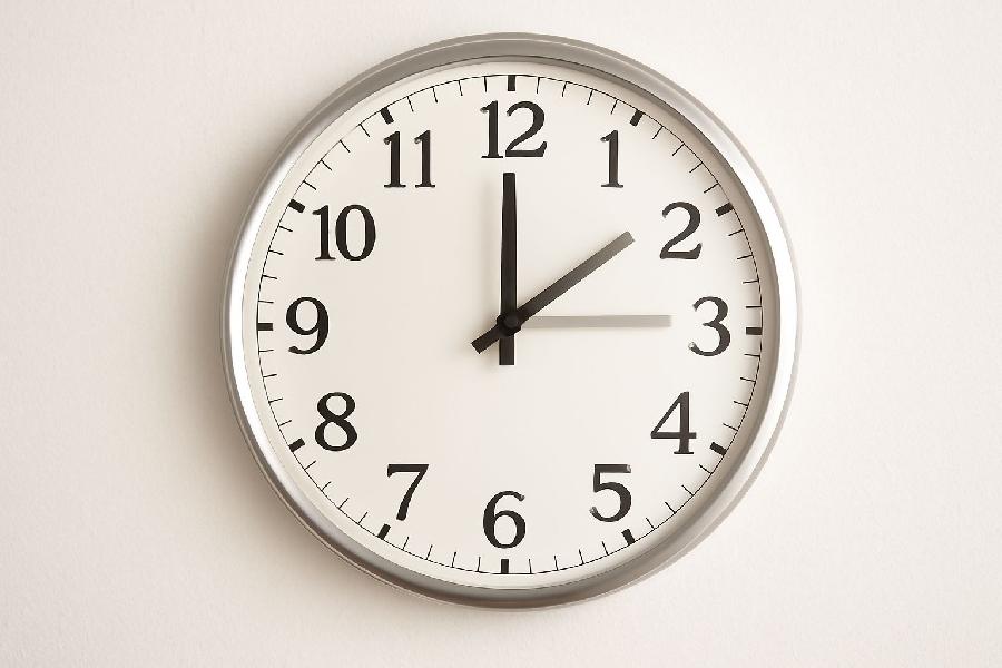 „O hodinu zpět“: proč vlastně měníme čas a co to dělá s lidmi i se zvířaty
